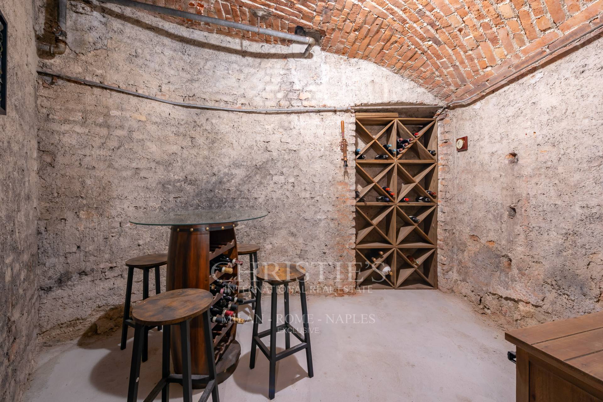 picture of Elegant Three-bedroom Apartment In A Historic Building - Magenta District