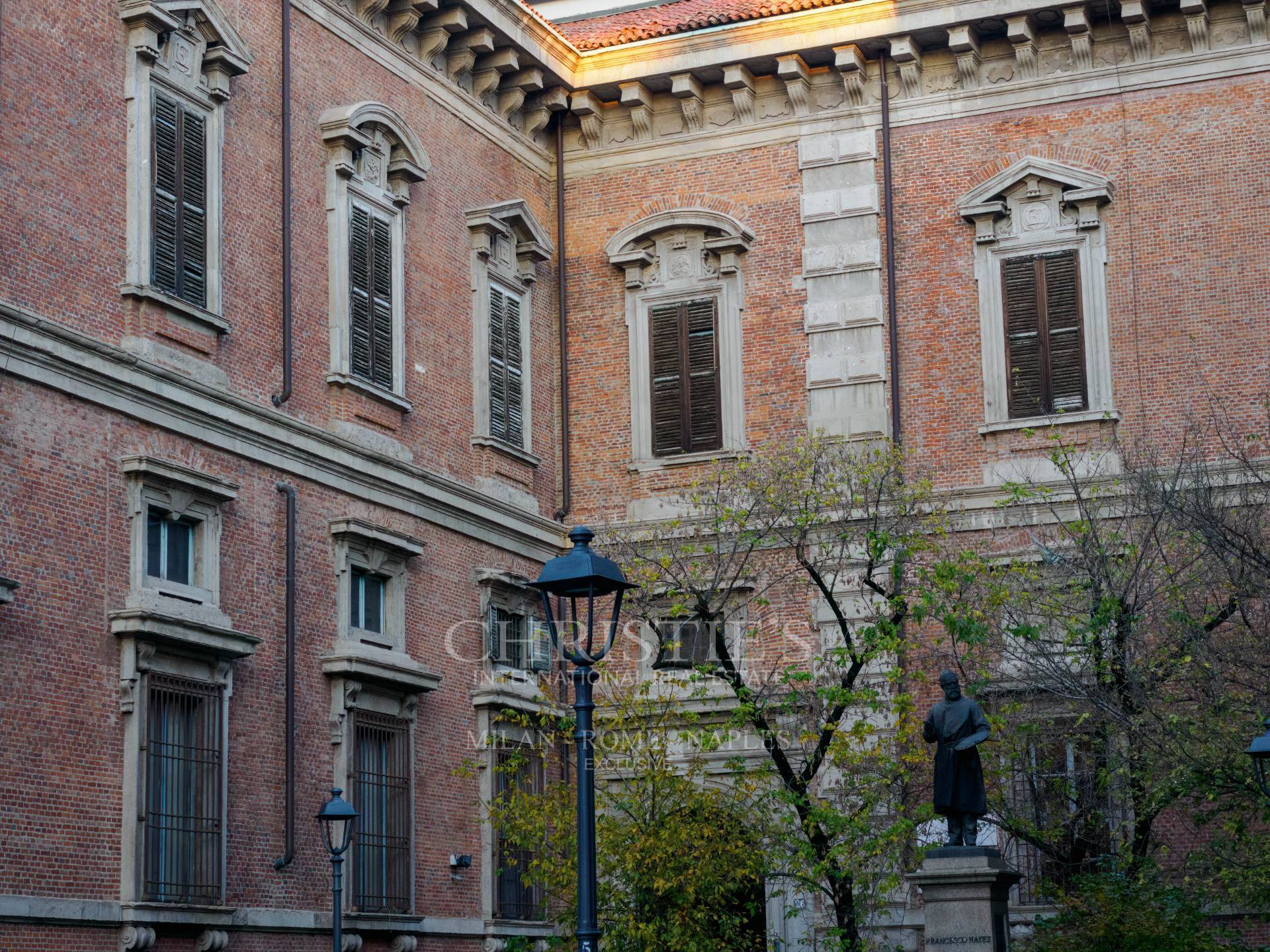 picture of Elegant Apartment In The Palestro Area