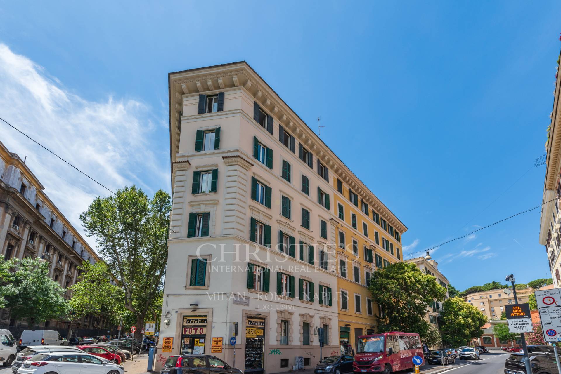 picture of Fabolous Penthouse In Trastevere Square
