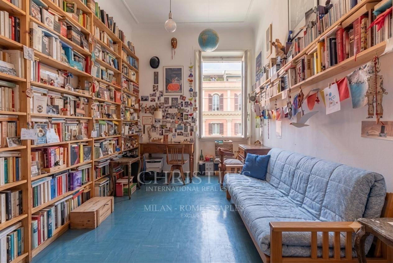 picture of Fabolous Penthouse In Trastevere Square