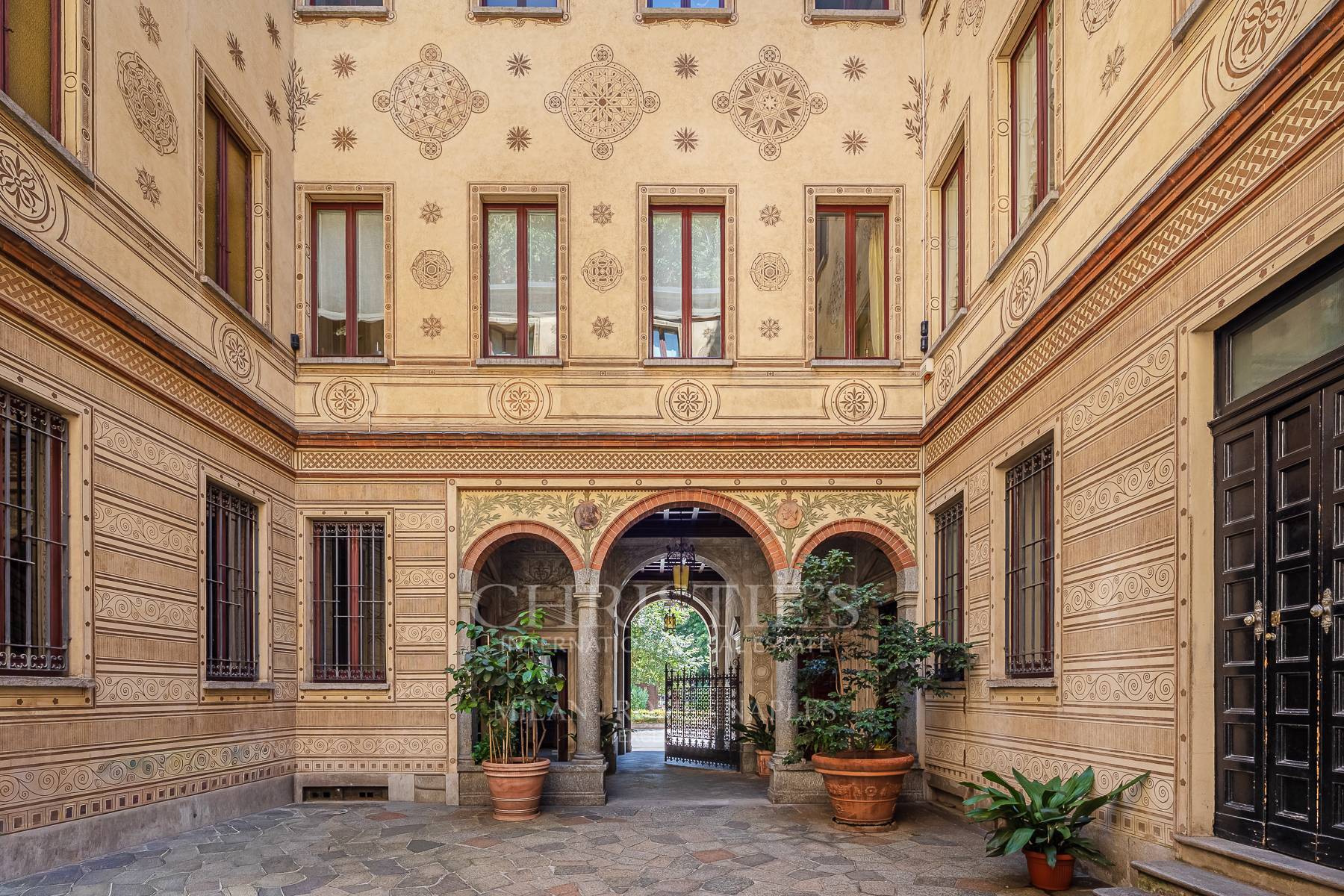 picture of A Distinguished Residence In Piazza Sant'ambrogio