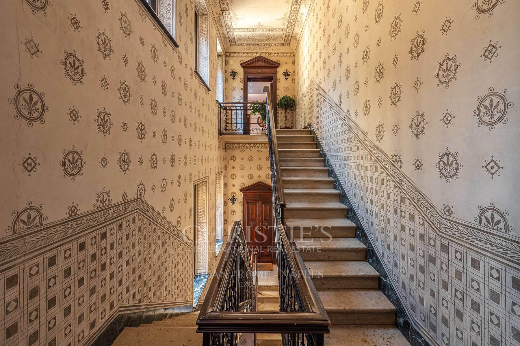 picture of A Distinguished Residence In Piazza Sant'ambrogio