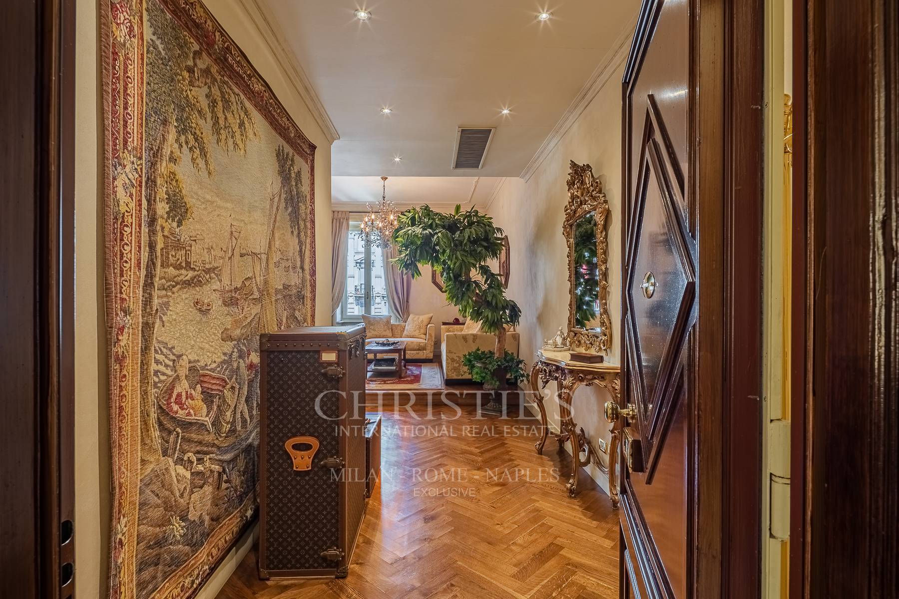 picture of A Distinguished Residence In Piazza Sant'ambrogio