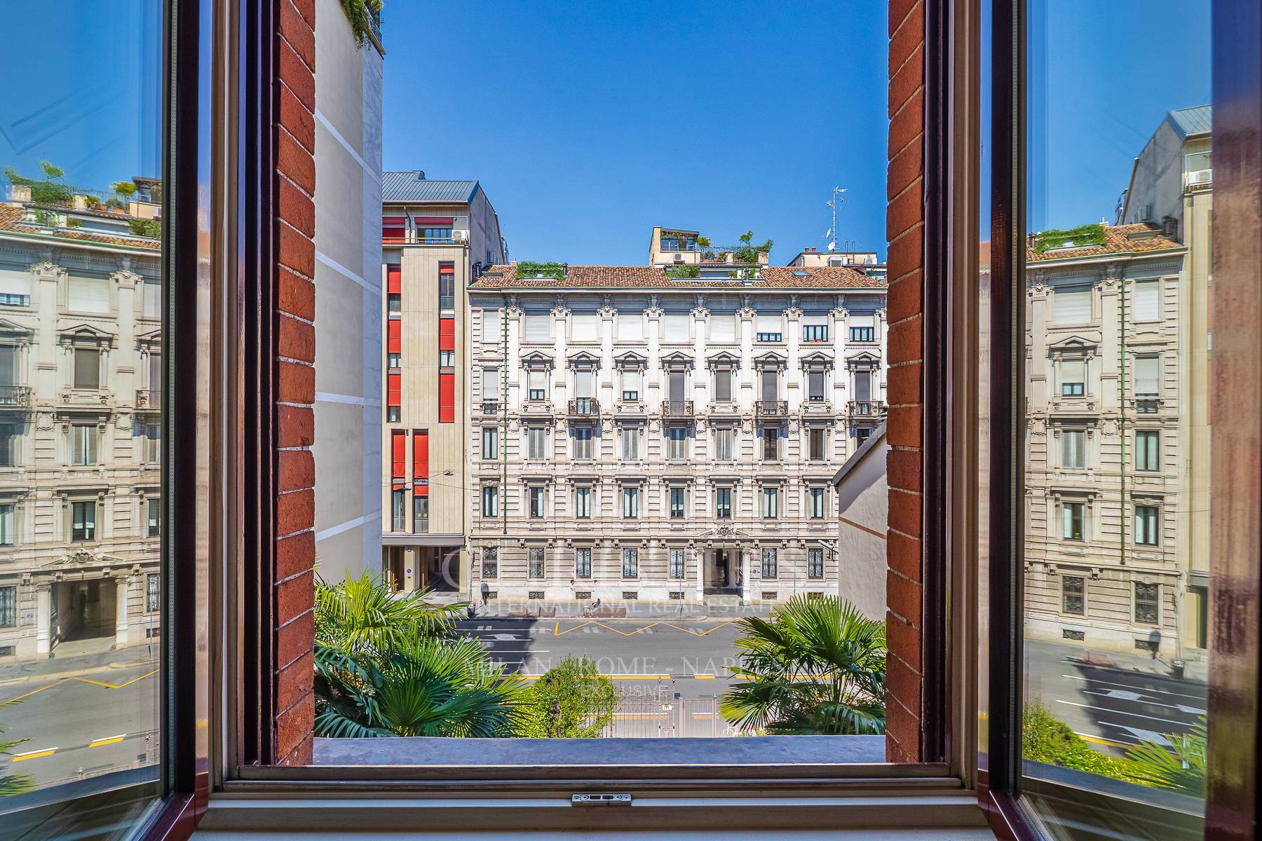 picture of A Distinguished Residence In Piazza Sant'ambrogio