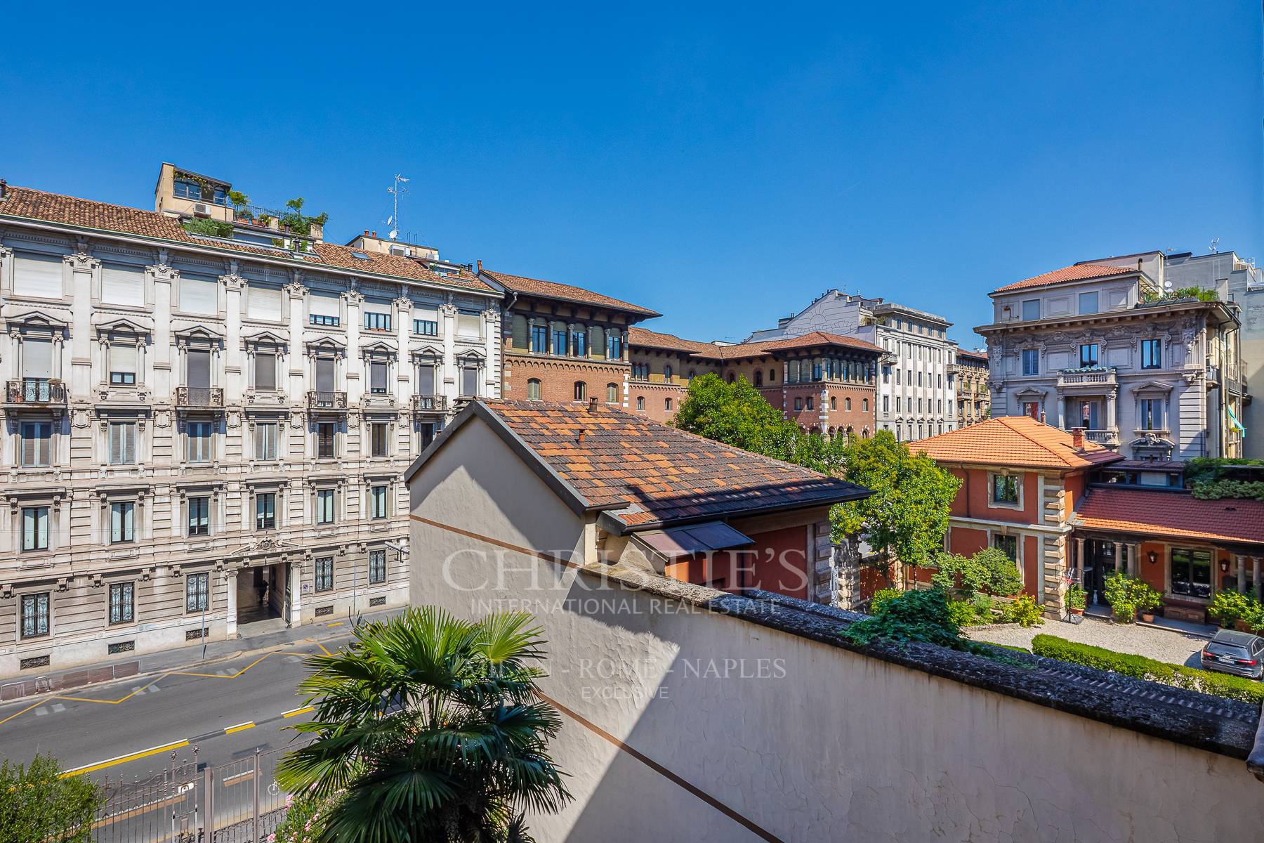 picture of A Distinguished Residence In Piazza Sant'ambrogio