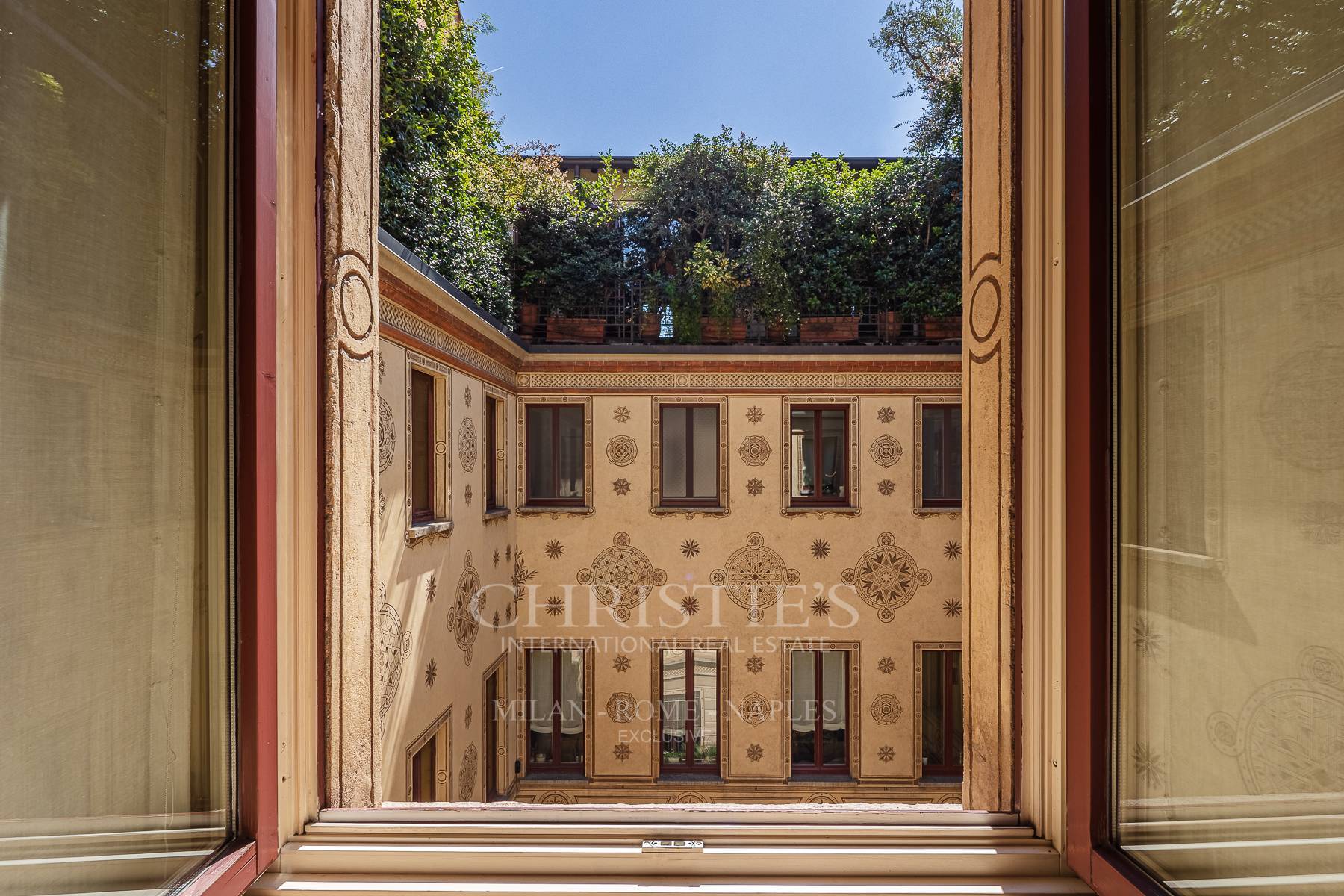 picture of A Distinguished Residence In Piazza Sant'ambrogio