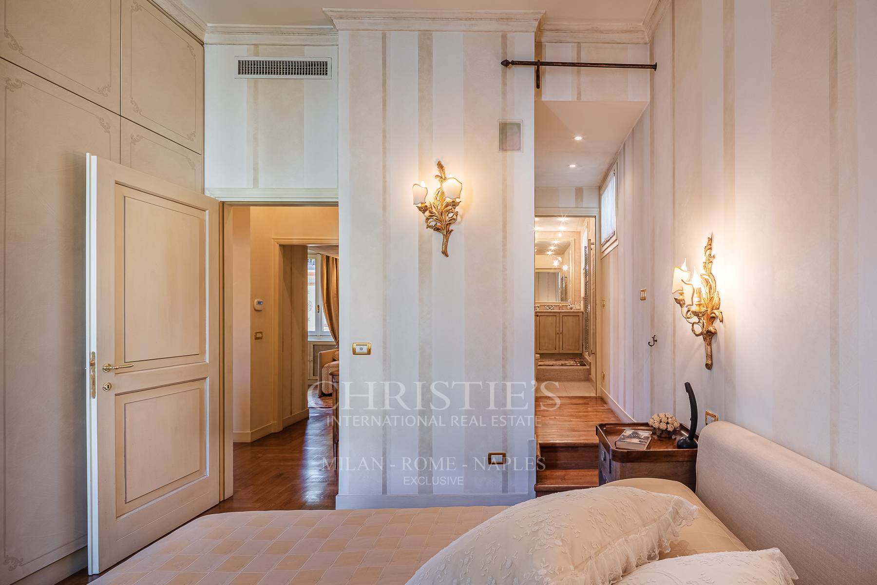 picture of A Distinguished Residence In Piazza Sant'ambrogio