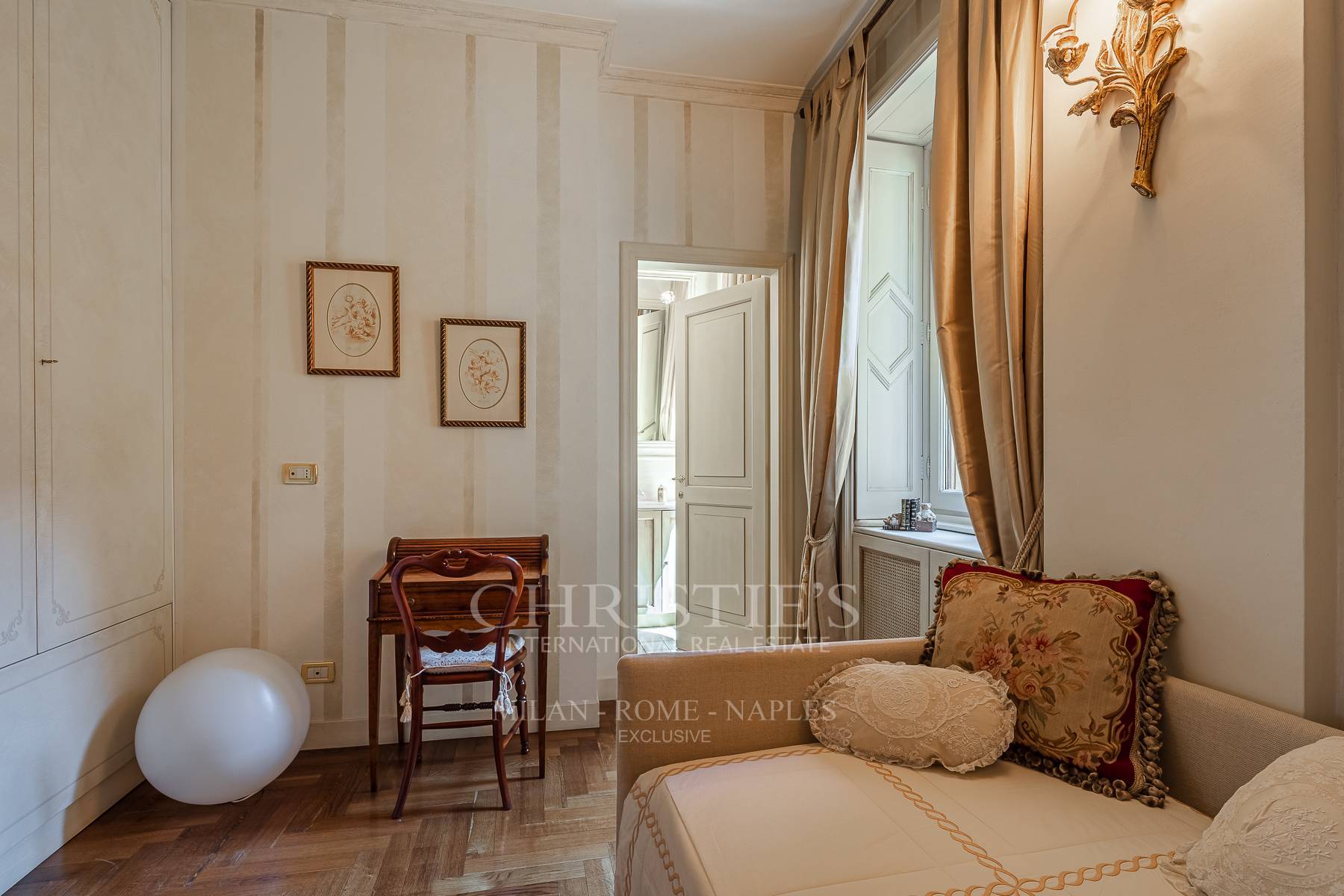 picture of A Distinguished Residence In Piazza Sant'ambrogio