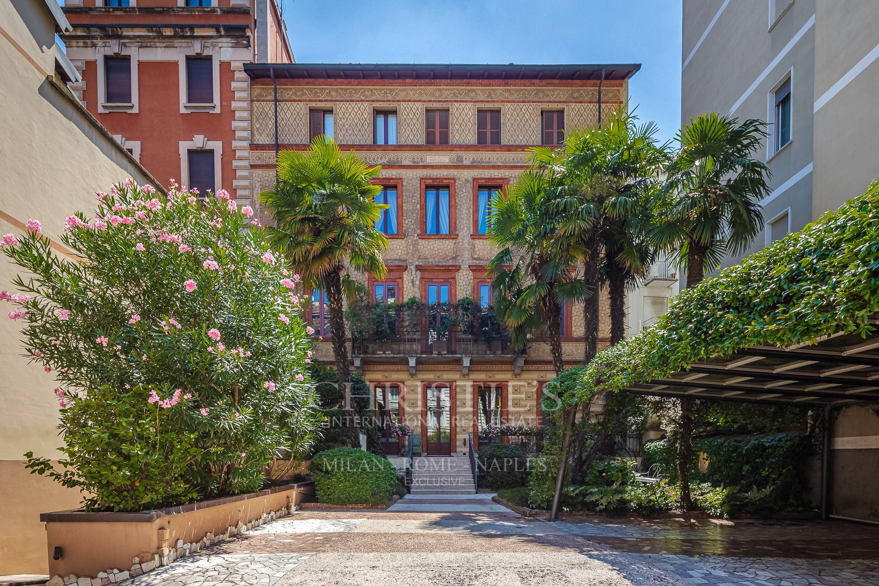 picture of A Distinguished Residence In Piazza Sant'ambrogio