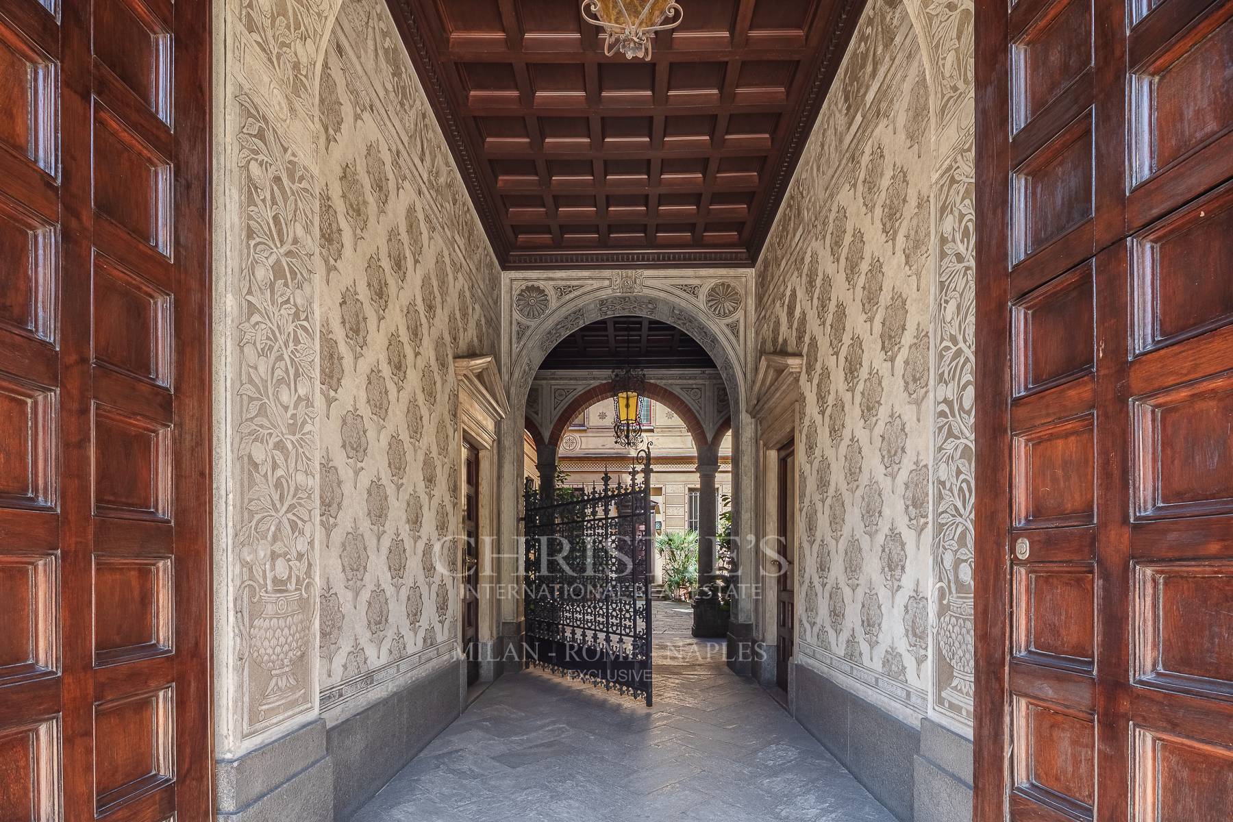 picture of A Distinguished Residence In Piazza Sant'ambrogio