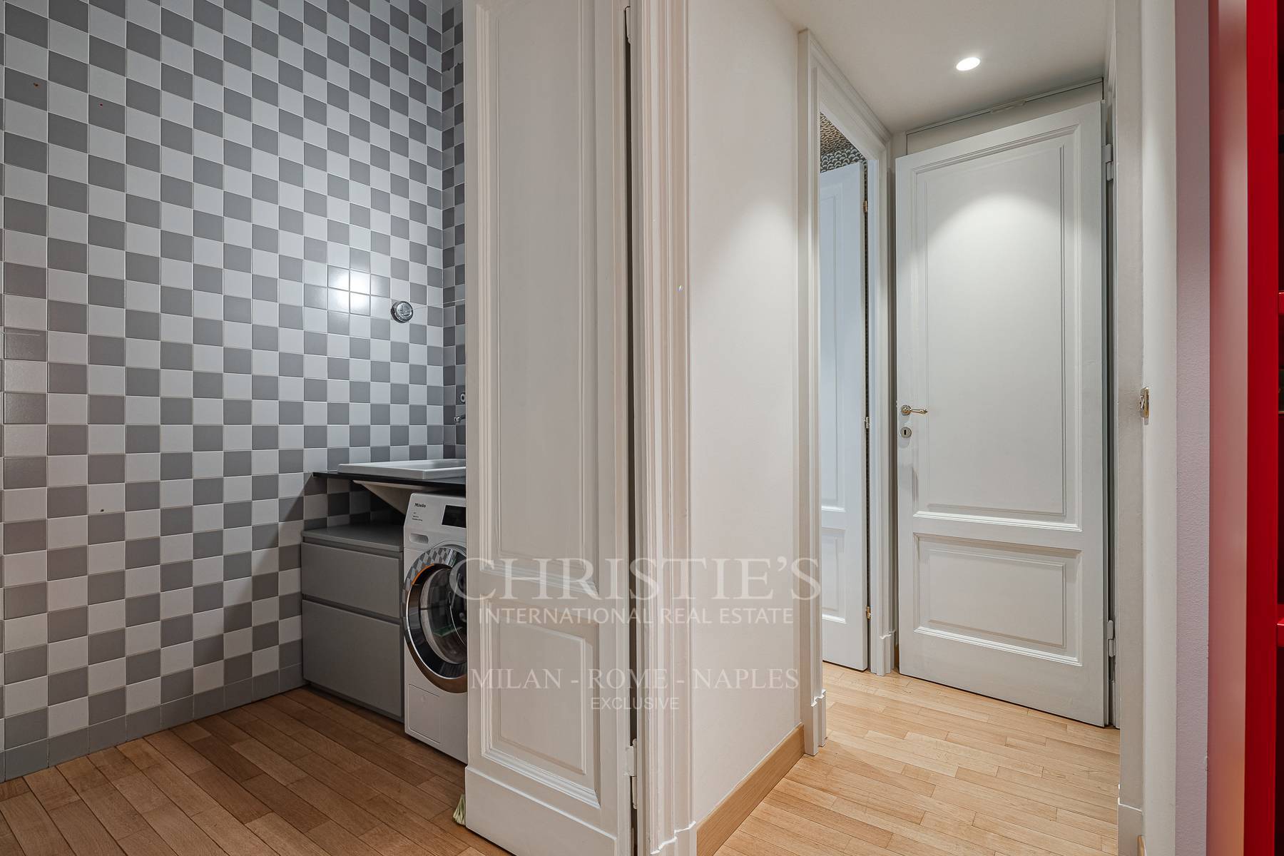 picture of Elegant Furnished Apartment In A Period Building Between Arco Della Pace And Parco Sempione