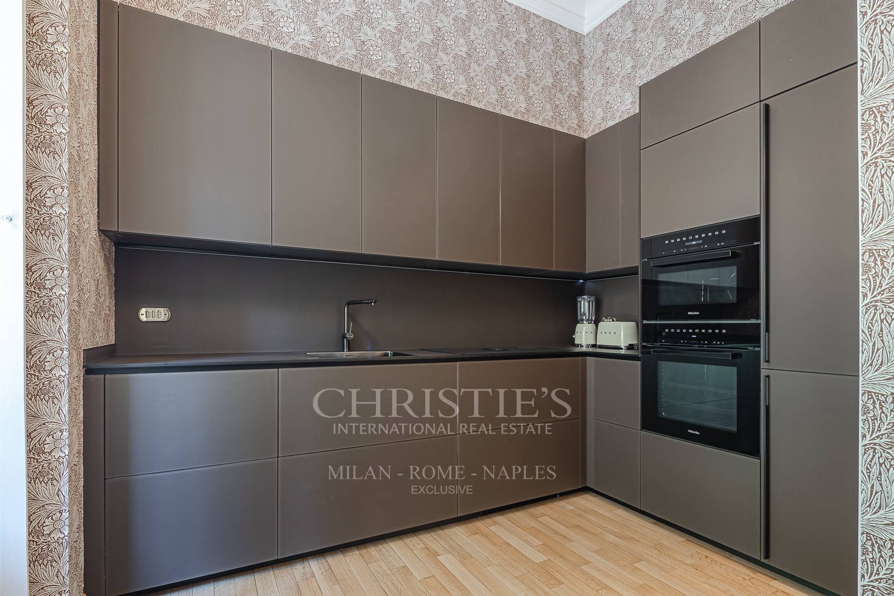 picture of Elegant Furnished Apartment In A Period Building Between Arco Della Pace And Parco Sempione