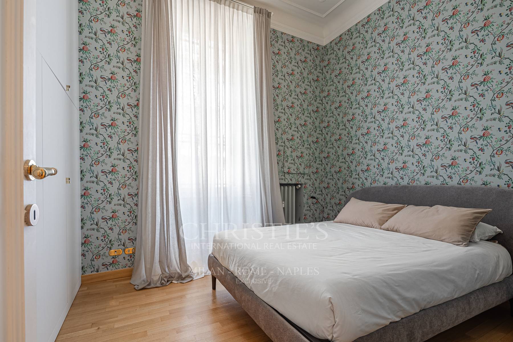 picture of Elegant Furnished Apartment In A Period Building Between Arco Della Pace And Parco Sempione