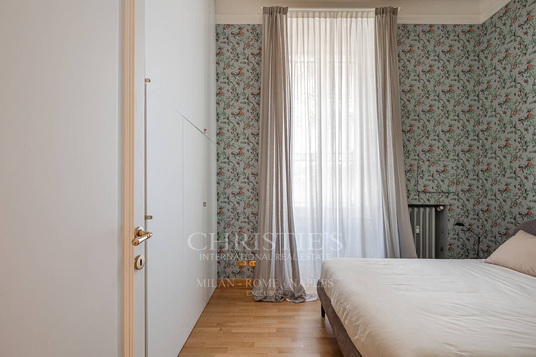 picture of Elegant Furnished Apartment In A Period Building Between Arco Della Pace And Parco Sempione