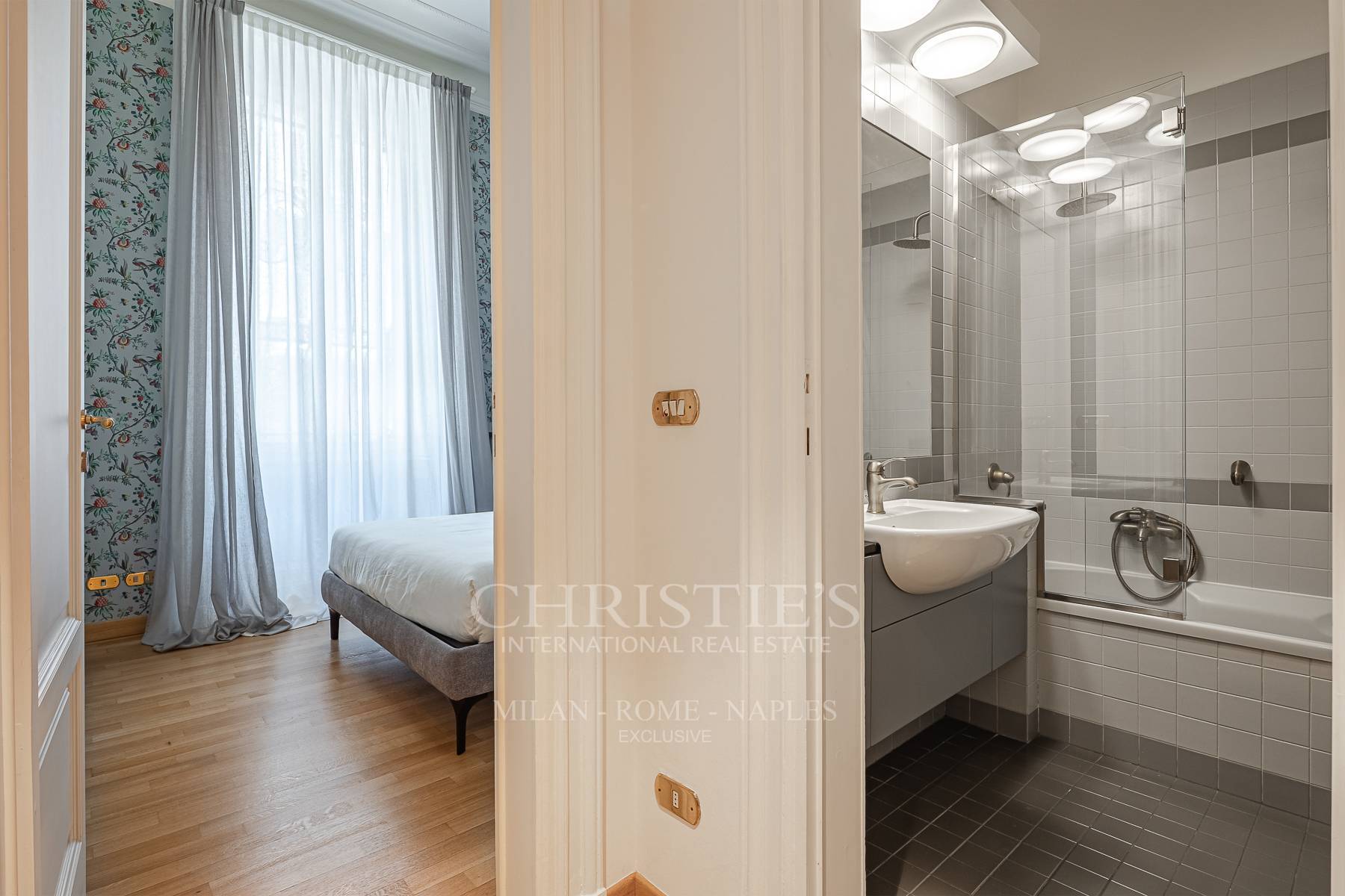 picture of Elegant Furnished Apartment In A Period Building Between Arco Della Pace And Parco Sempione
