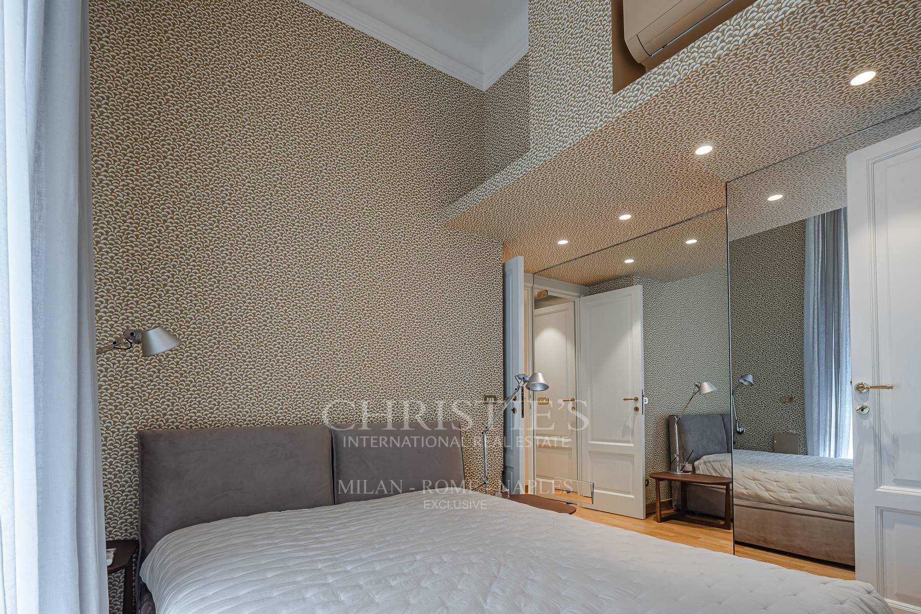 picture of Elegant Furnished Apartment In A Period Building Between Arco Della Pace And Parco Sempione