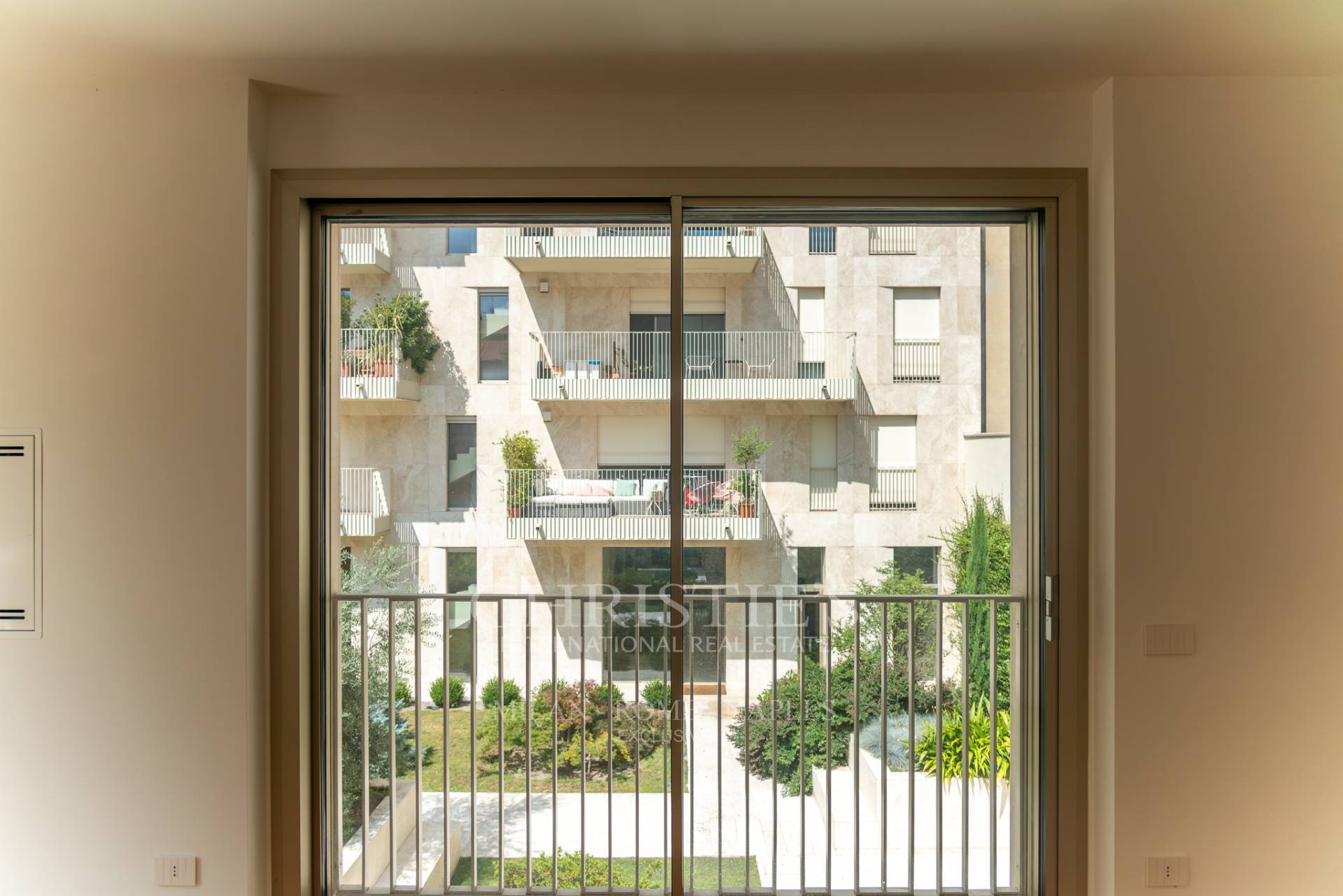 picture of Open-plan One-bedroom Apartment With Terrace