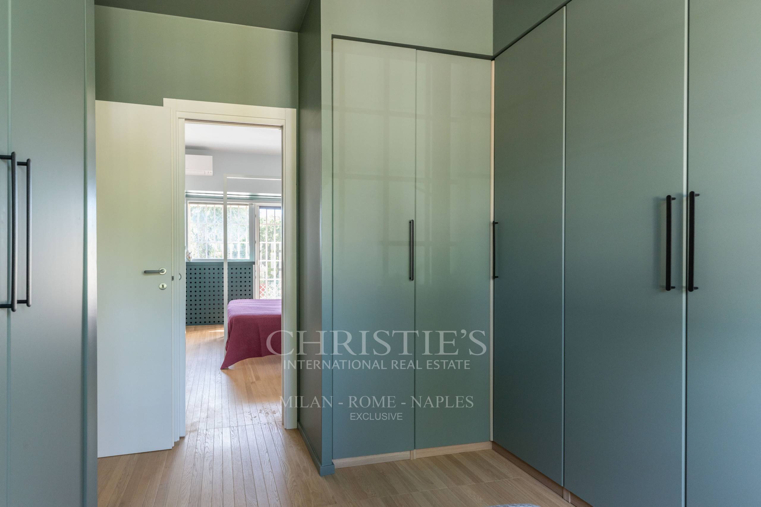 picture of 
Exclusive Villa With Panoramic Views Over The Golf Course