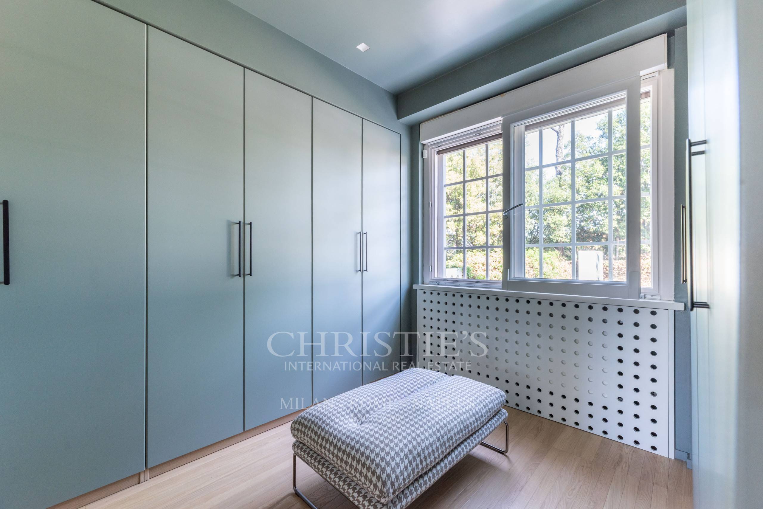 picture of 
Exclusive Villa With Panoramic Views Over The Golf Course
