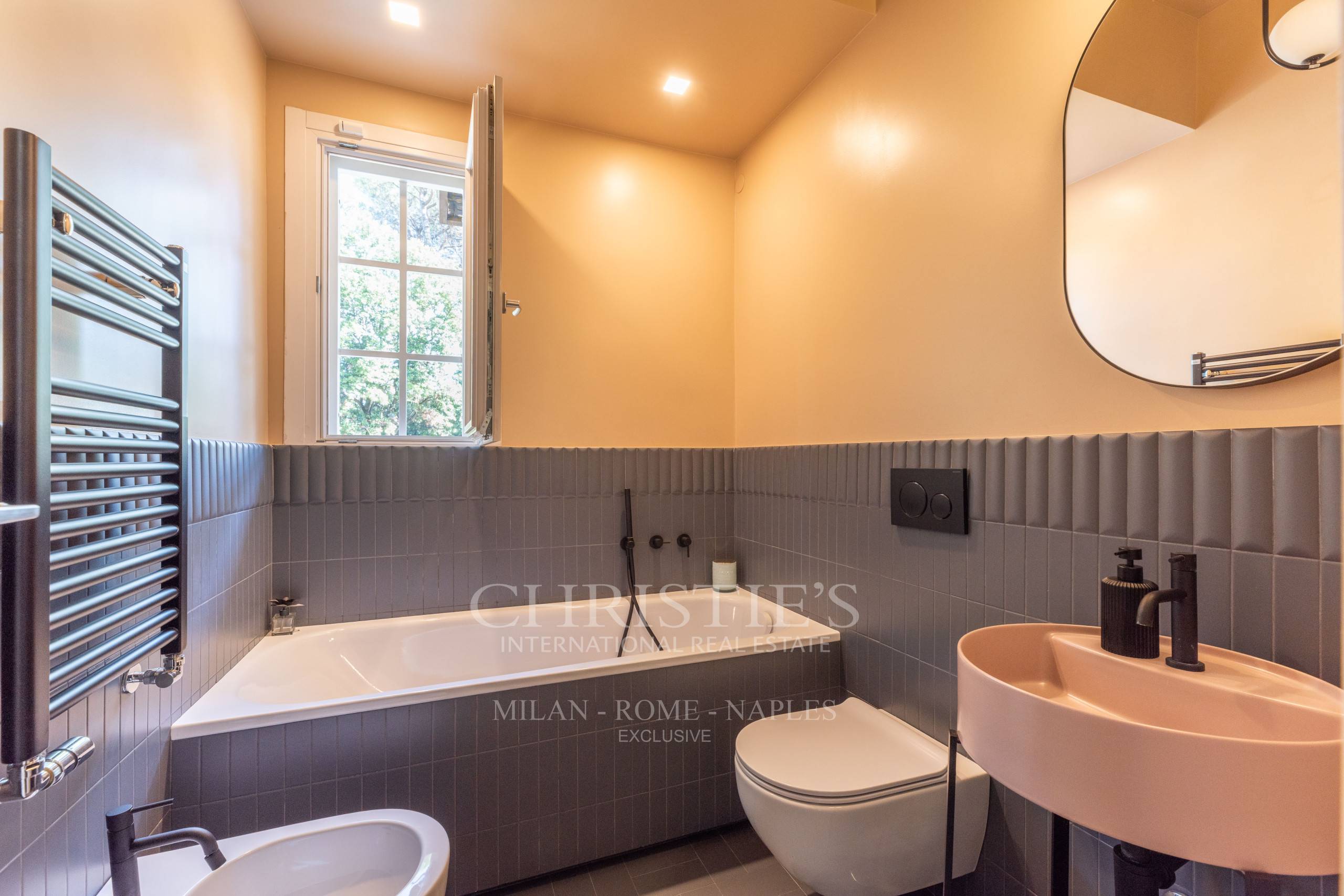 picture of 
Exclusive Villa With Panoramic Views Over The Golf Course