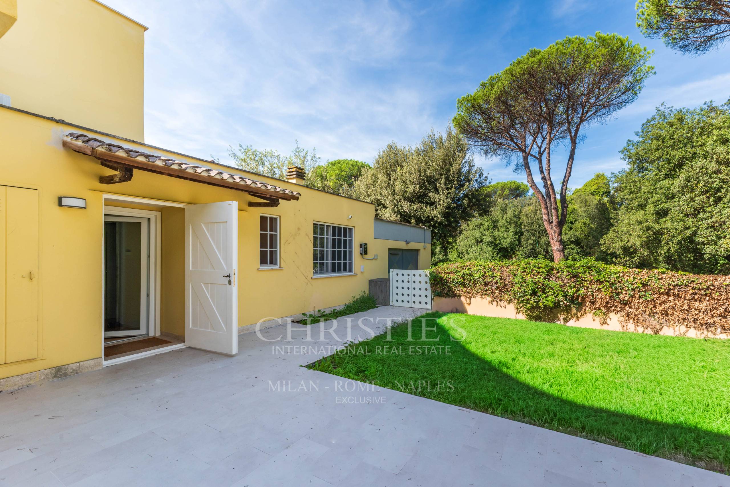 picture of 
Exclusive Villa With Panoramic Views Over The Golf Course