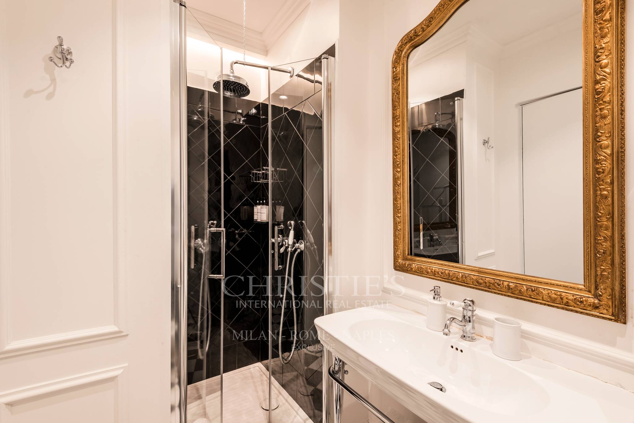 picture of Elegant, Renovated Property On Passeggiata Di Ripetta – Ideal For High-end Hospitality Use