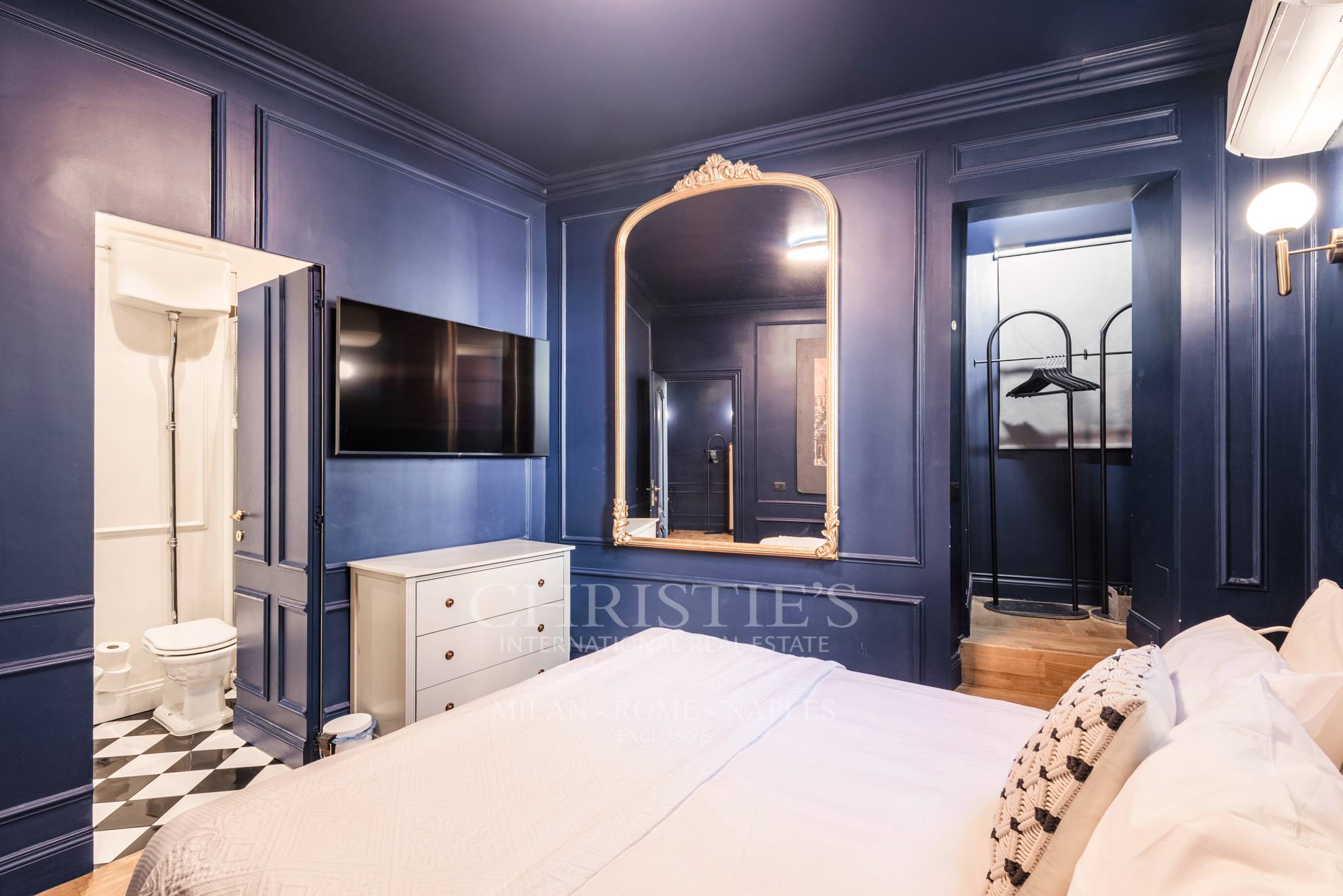 picture of Elegant, Renovated Property On Passeggiata Di Ripetta – Ideal For High-end Hospitality Use