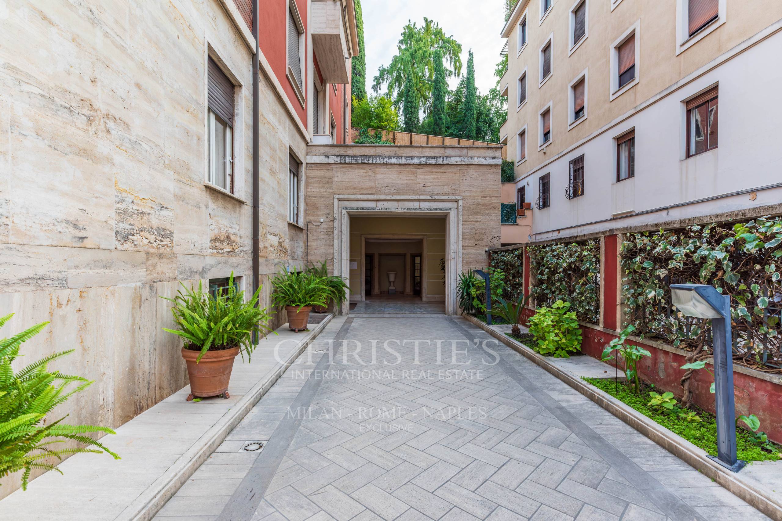 picture of Parioli: Spacious Executive Office On Viale Bruno Buozzi