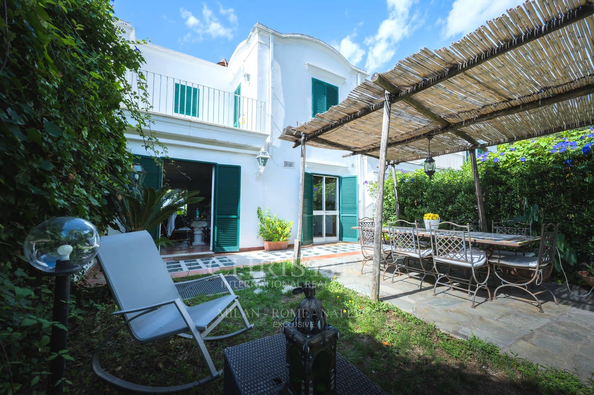 picture of Villa With A Private Entrance And Two Gardens, In Excellent Condition