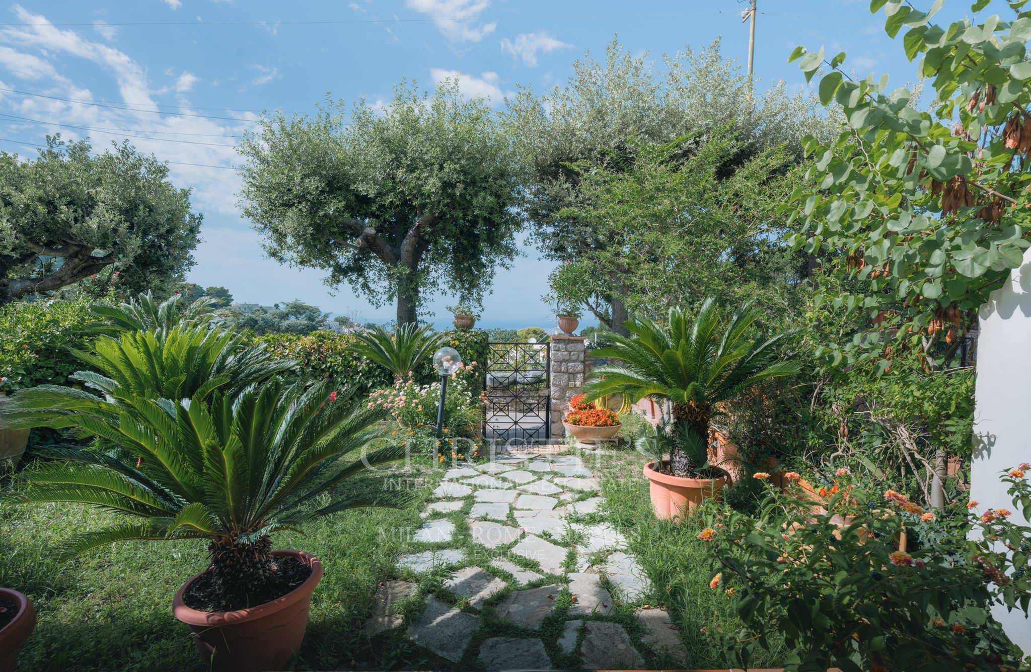 picture of Villa With A Private Entrance And Two Gardens, In Excellent Condition