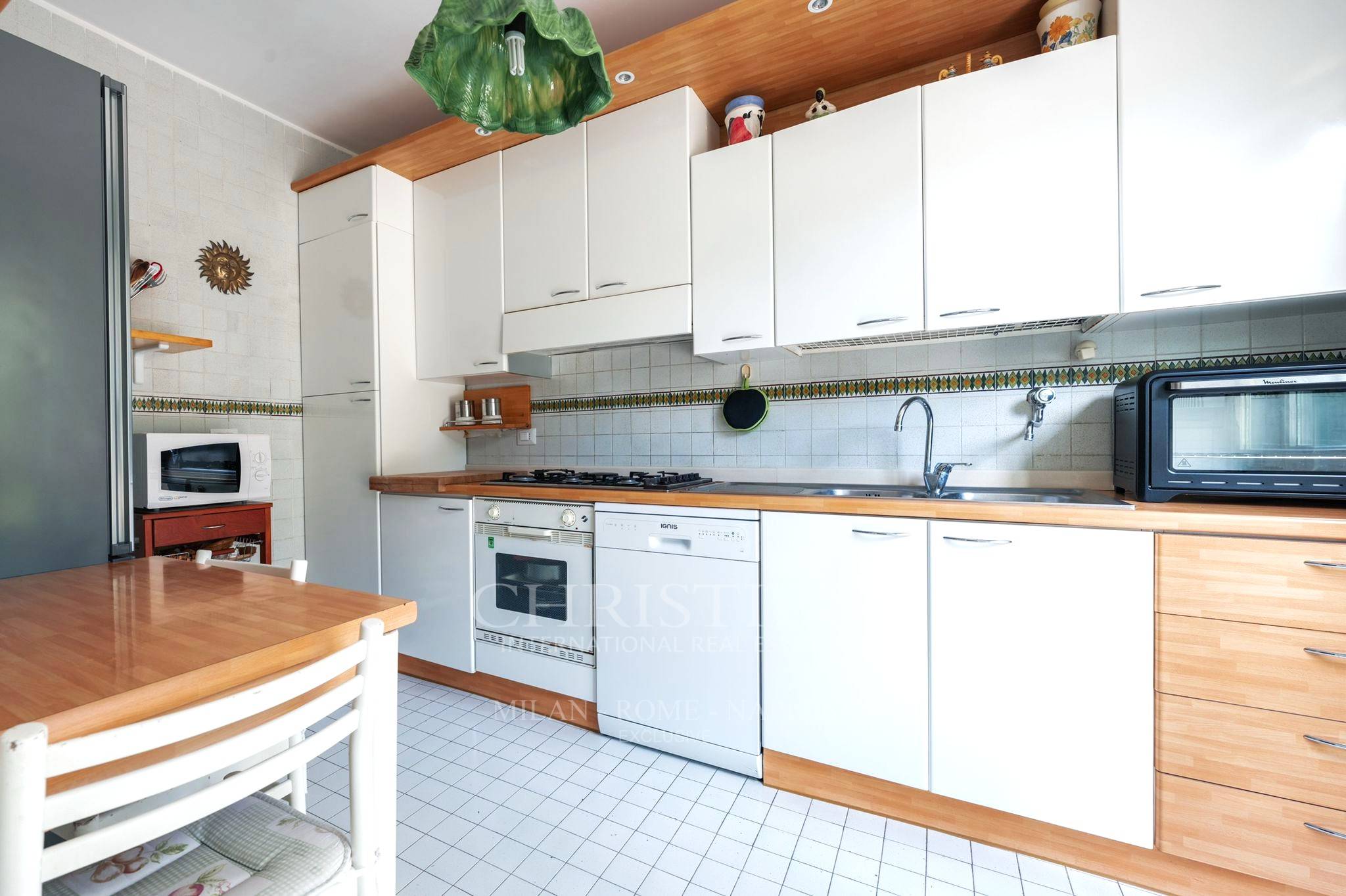 picture of Villa With A Private Entrance And Two Gardens, In Excellent Condition