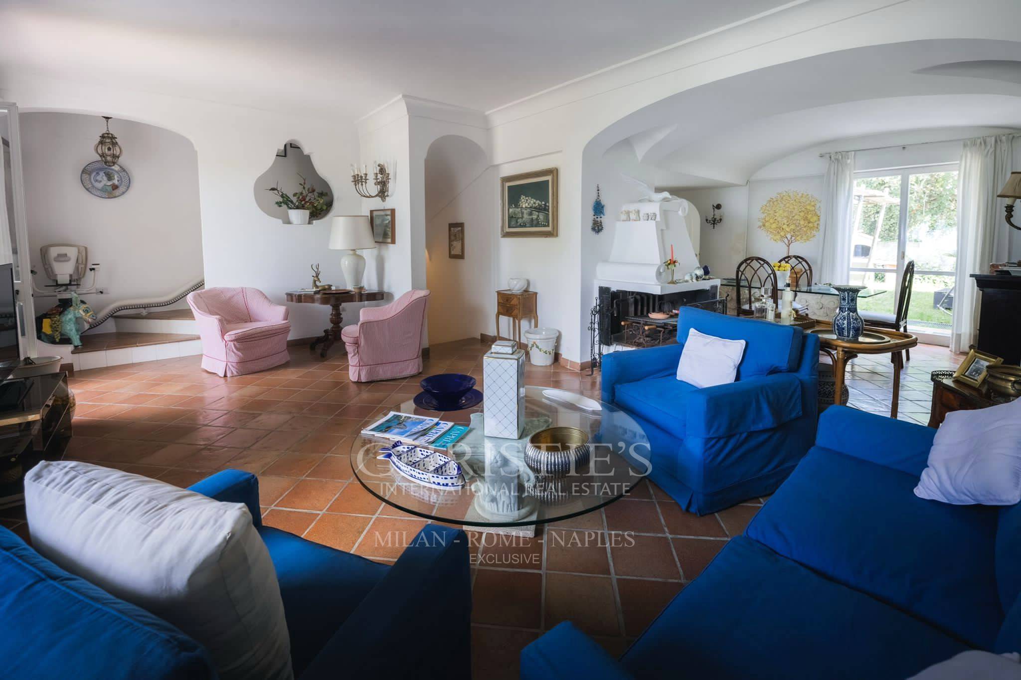 picture of Villa With A Private Entrance And Two Gardens, In Excellent Condition