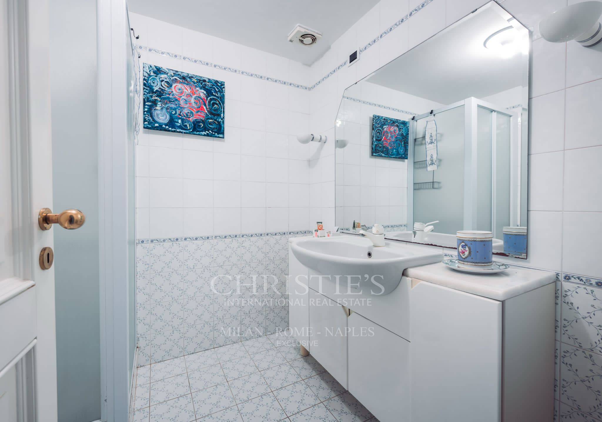 picture of Villa With A Private Entrance And Two Gardens, In Excellent Condition