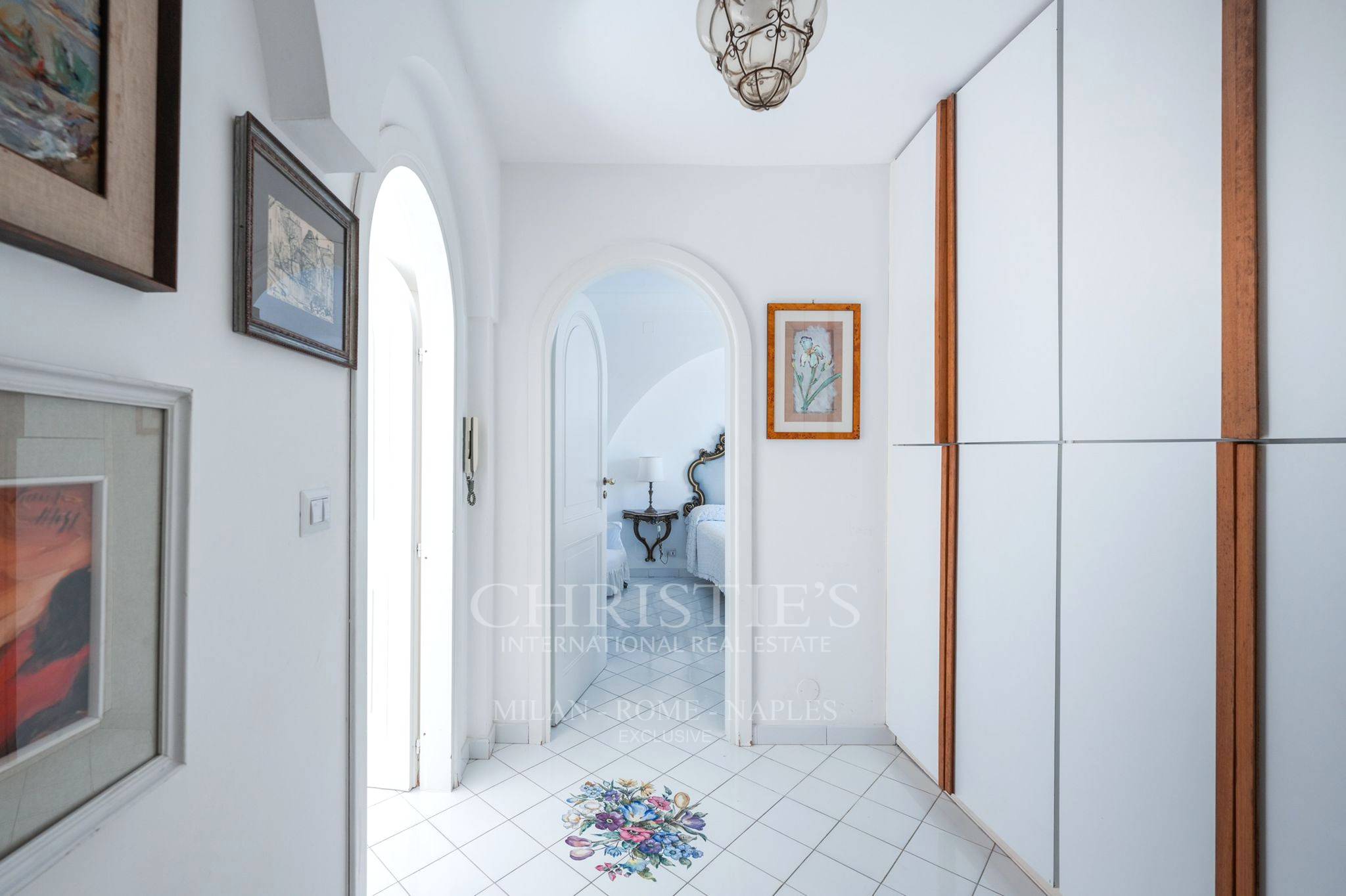 picture of Villa With A Private Entrance And Two Gardens, In Excellent Condition