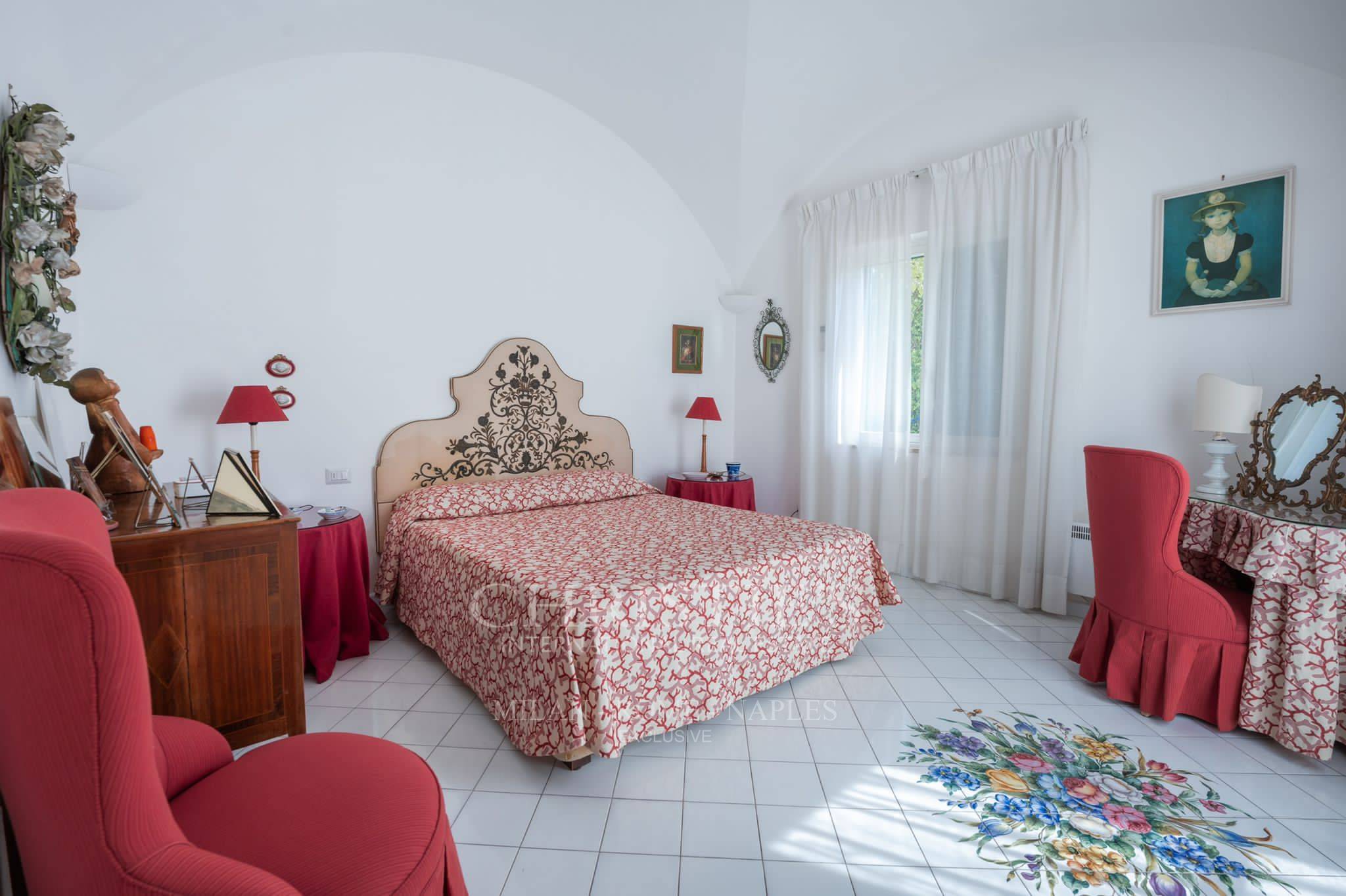 picture of Villa With A Private Entrance And Two Gardens, In Excellent Condition