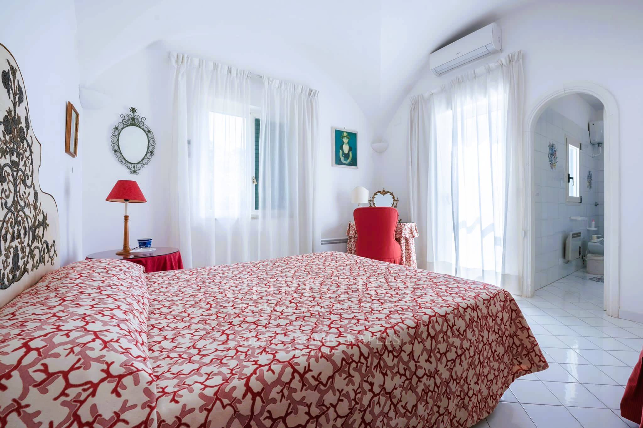 picture of Villa With A Private Entrance And Two Gardens, In Excellent Condition