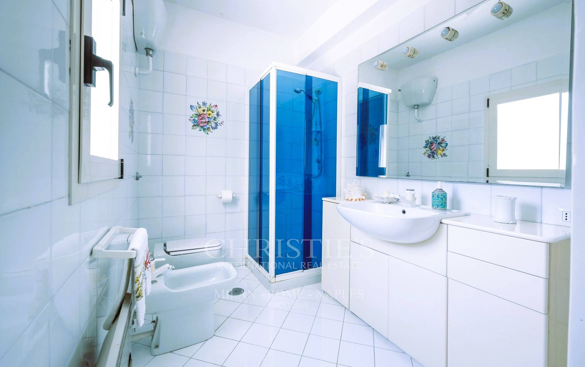 picture of Villa With A Private Entrance And Two Gardens, In Excellent Condition