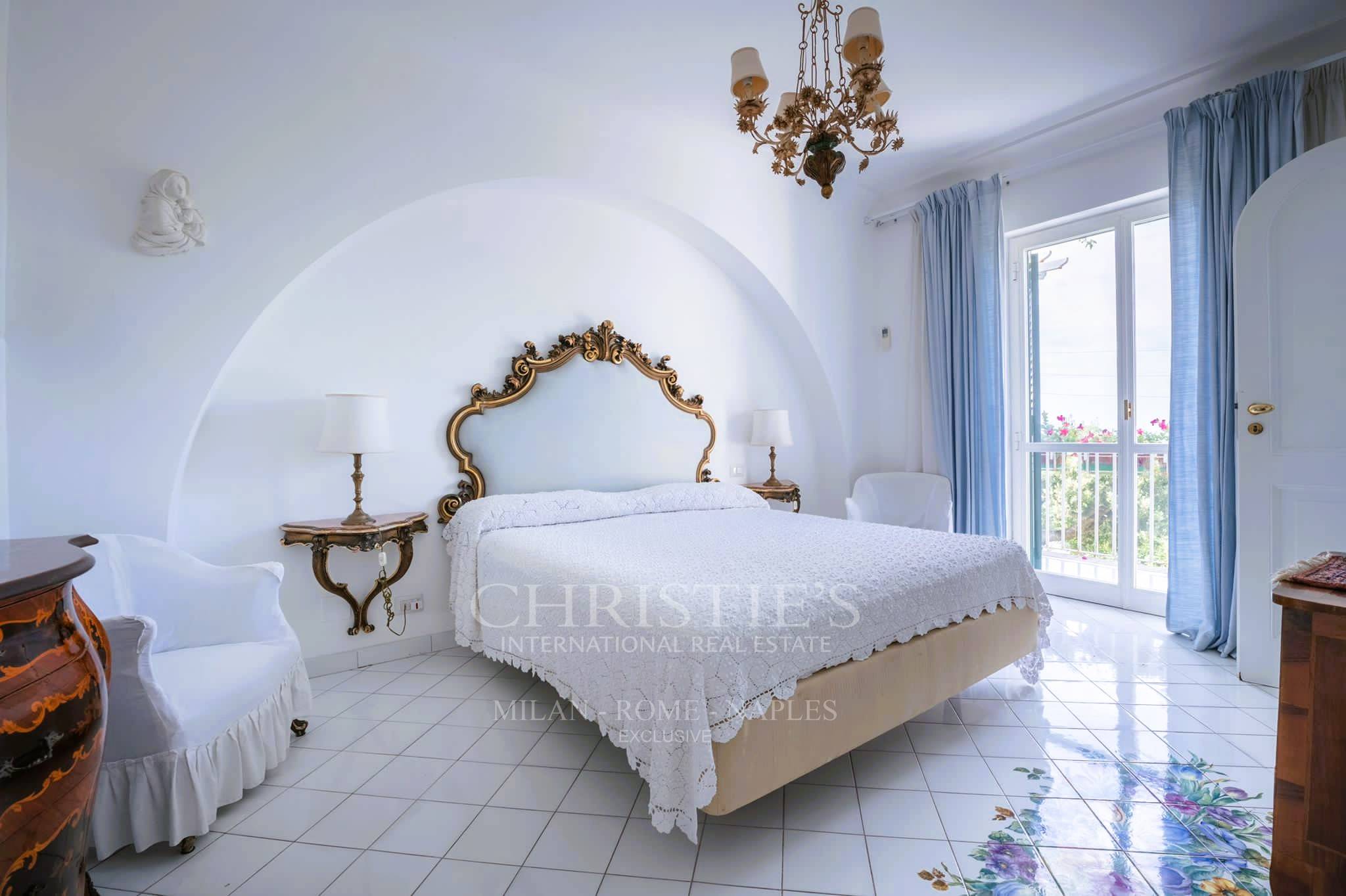 picture of Villa With A Private Entrance And Two Gardens, In Excellent Condition