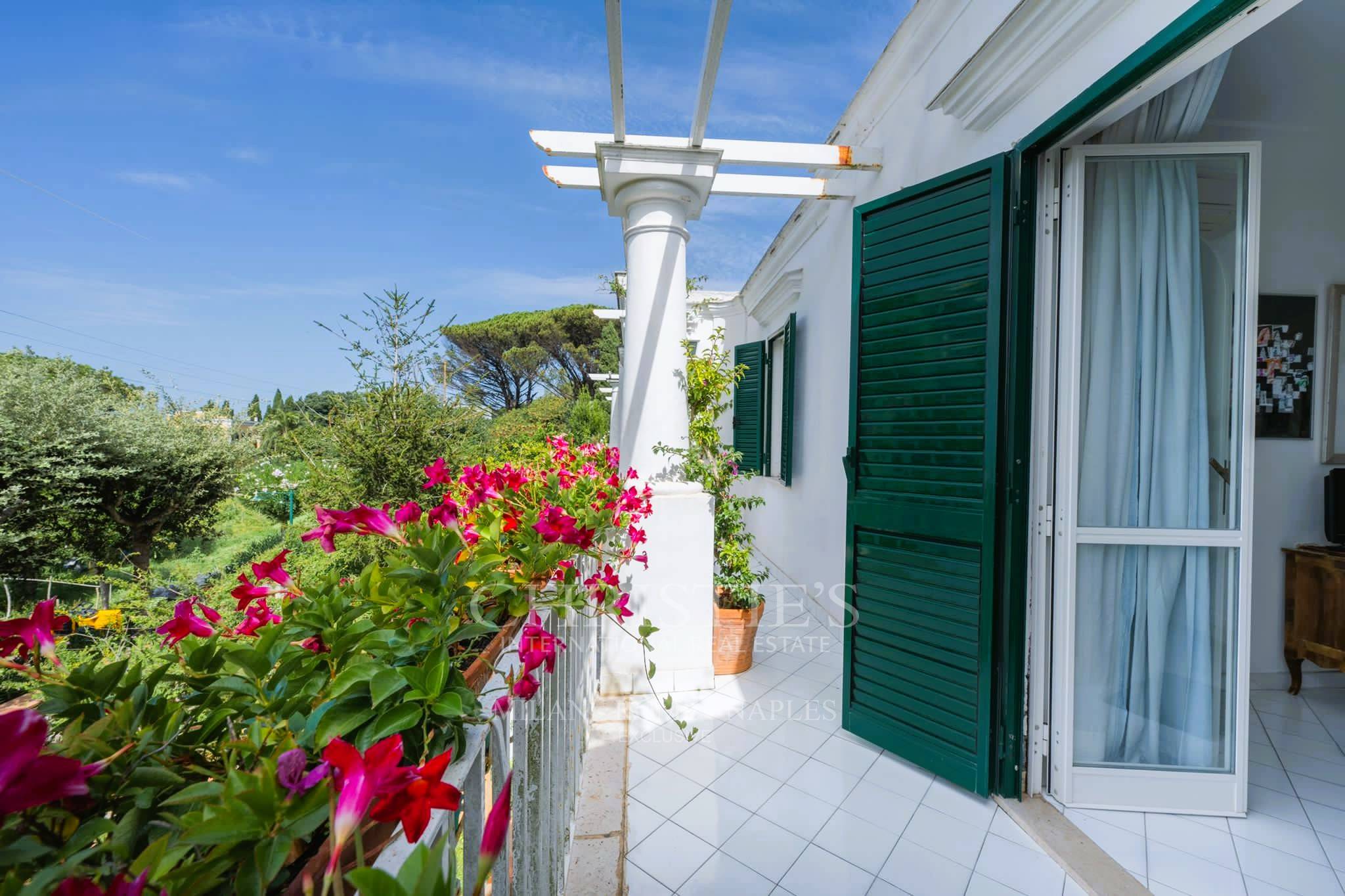 picture of Villa With A Private Entrance And Two Gardens, In Excellent Condition