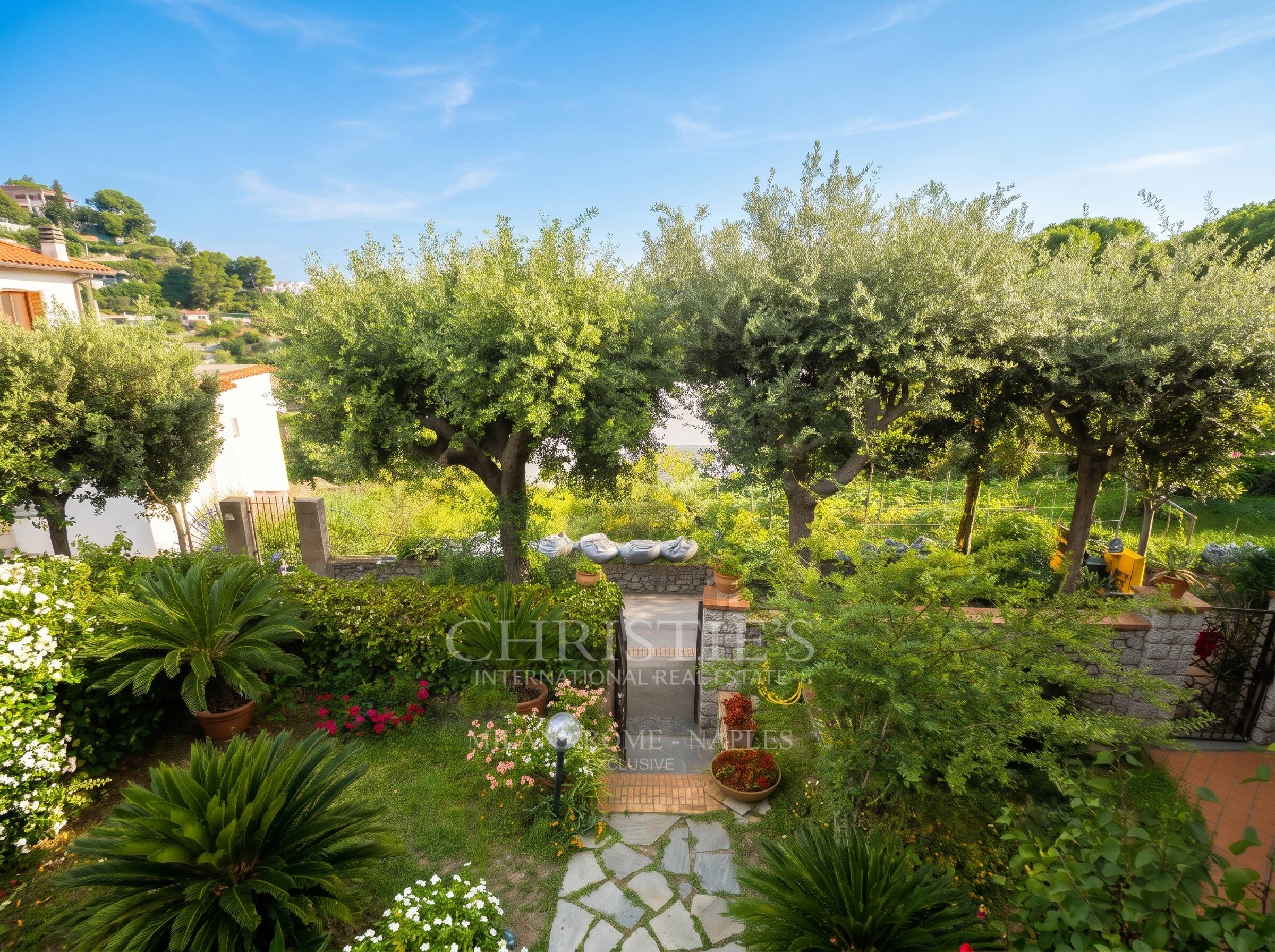 picture of Villa With A Private Entrance And Two Gardens, In Excellent Condition