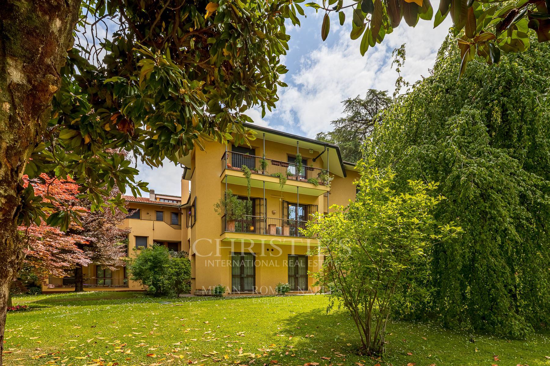 picture of Spacious Residence In Prestigious Setting Near Royal Villa Of Monza And Parkland