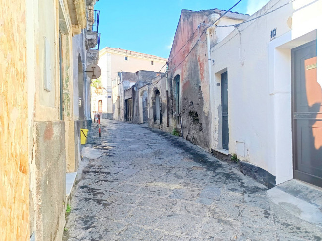 Casa indipendente in vendita a Acireale (CT)