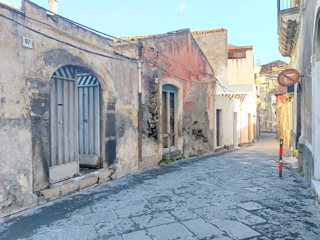 Casa indipendente in vendita a Acireale (CT)