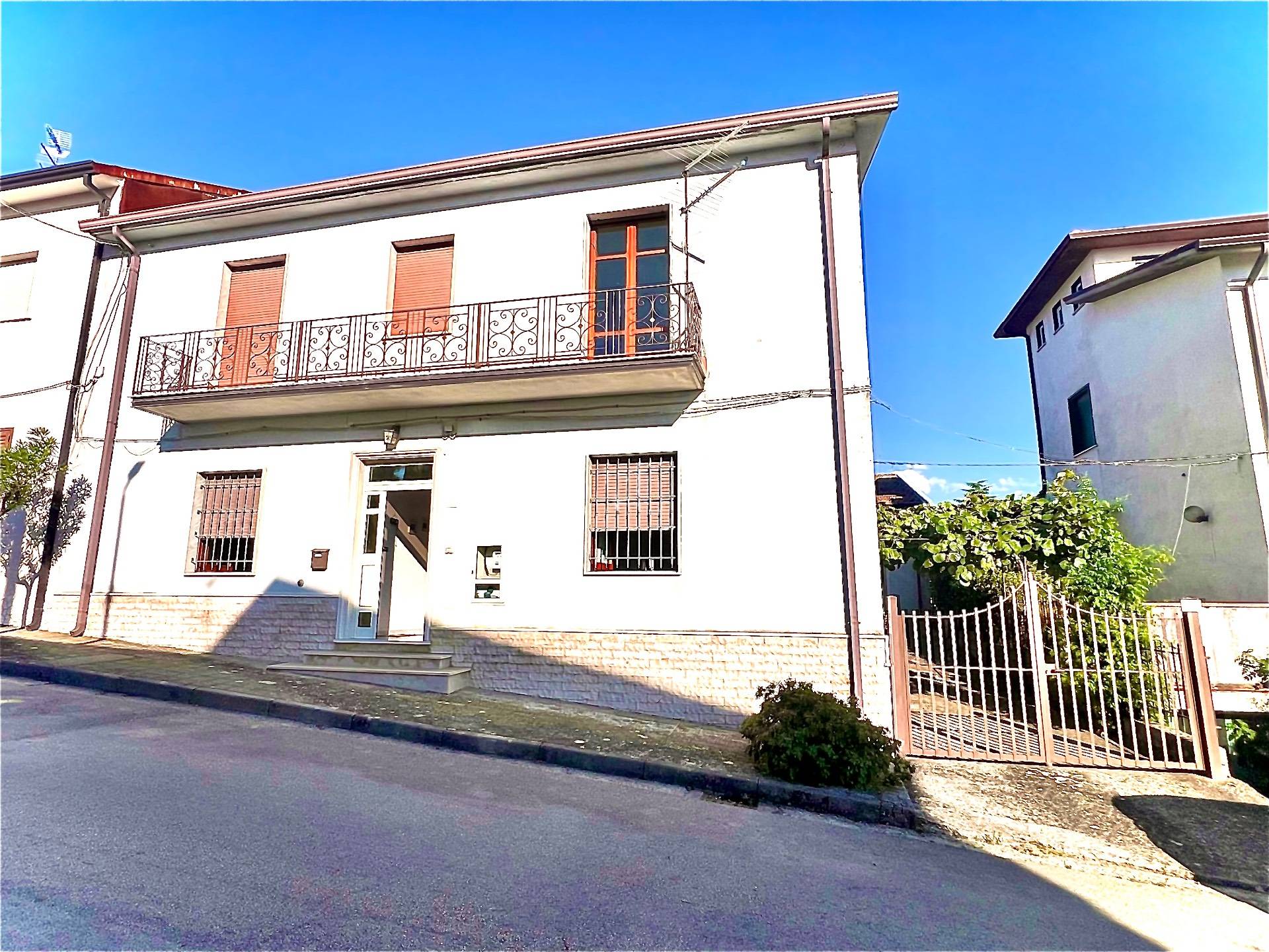 Casa semi-indipendente in vendita a Taurasi (AV)