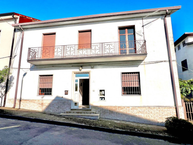 Casa semi-indipendente in vendita a Taurasi (AV)