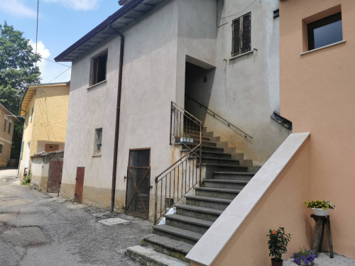Casa Indipendente in vendita a Sellano