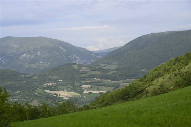 Casa Indipendente in vendita a Preci