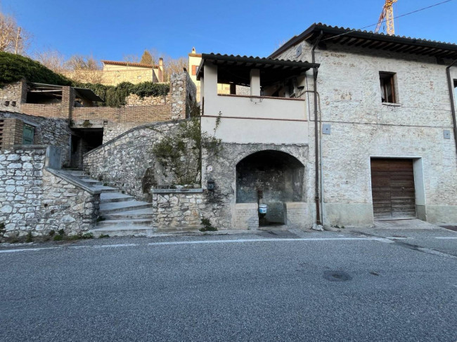 Casa Indipendente in vendita a Foligno