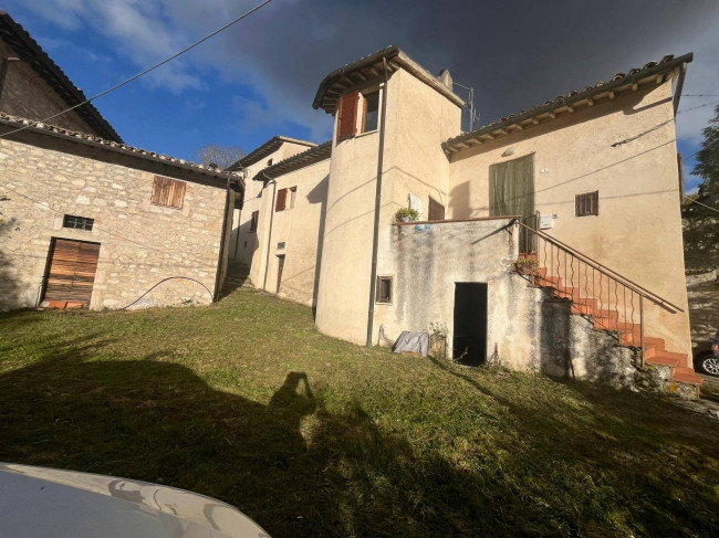 Casa Indipendente in vendita a Sellano