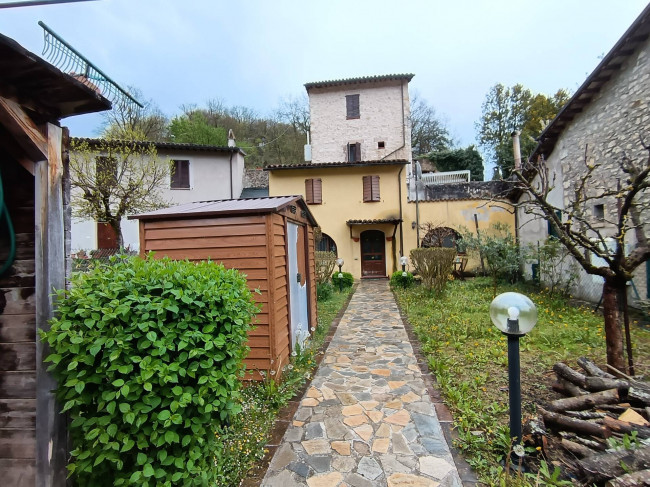 Casa Indipendente in vendita a Foligno